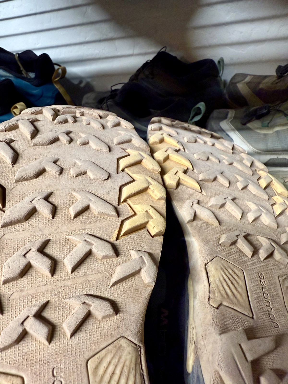 how to pick hiking boots, worn out lugs